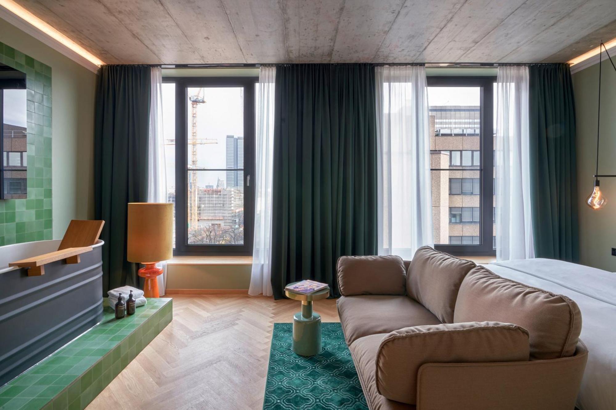 Gekko House Frankfurt, A Tribute Portfolio